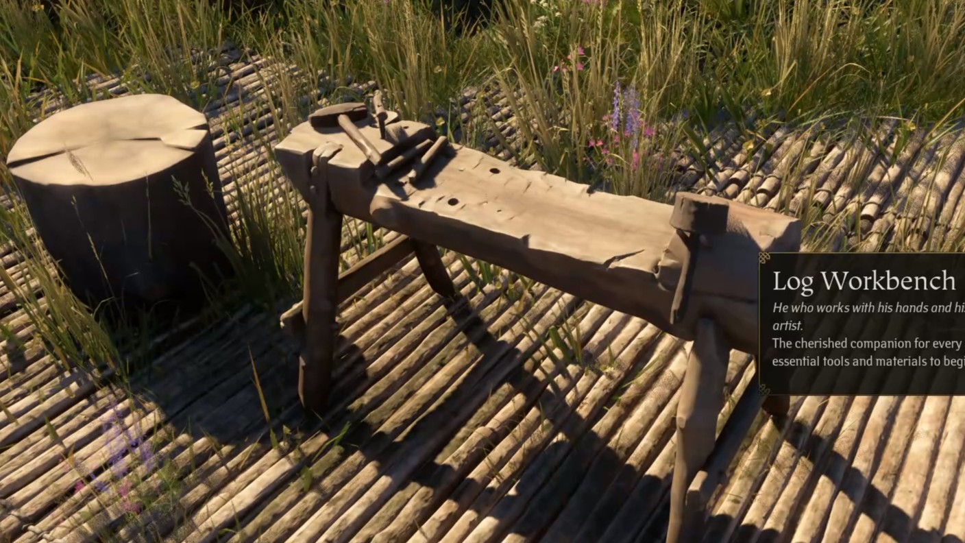 Pax Deiの森の中に設置された「Log Workbench」や「Wood Chopping Block」などの初期設備と、建築用ハンマーを手にしたプレイヤーの背後からのスクリーンショット。
