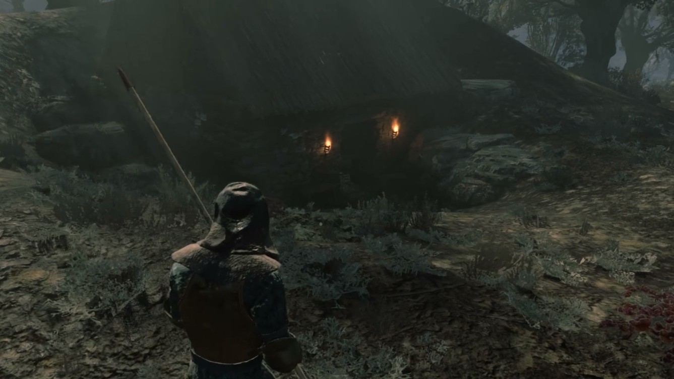 「Pax Deiのラヴダン地方、霧に包まれた『見捨てられた森』で、公共の製作拠点（Crafting Sites）となっている小屋の廃墟を慎重に探索する。ソロプレイヤーにとって重要な装備修理の瞬間を捉えたスクリーンショット。」